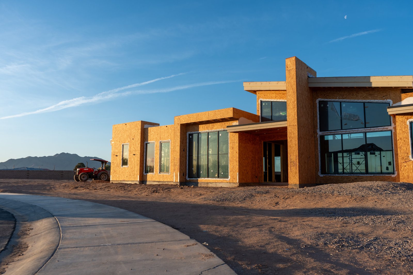 Commercial general contractor building modern construction project in Arizona